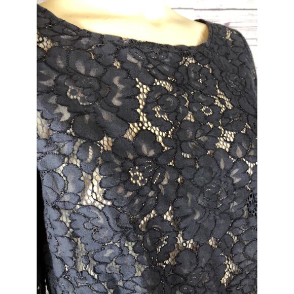 Club Monaco Black Lace Cropped Top scalloped hems back button closing size small - Picture 11 of 12